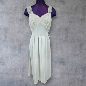 Vintage 50s Corsage Mint Green Sweetheart Neckline Negligee Nightgown Medium K26